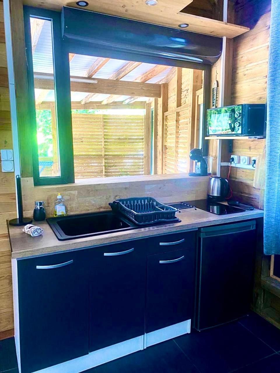 Charmant Bungalow Tout Confort Climatise - Terrasse Et Acces Plage ! Deshaies Extérieur photo