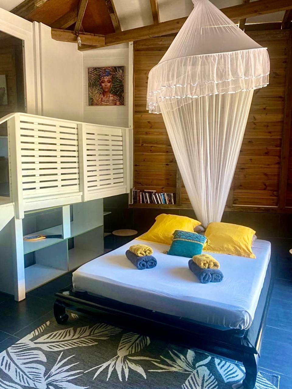 Charmant Bungalow Tout Confort Climatise - Terrasse Et Acces Plage ! Deshaies Extérieur photo